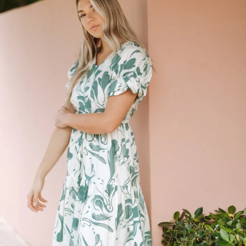 Great Transition Outfit Lightweight Green and White Patterned Midi Dress - Picture 3 of 4